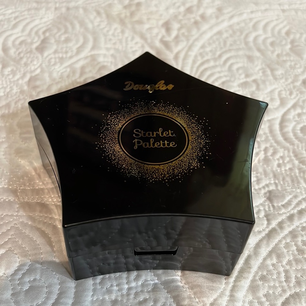 Douglas cosmetics kit, new